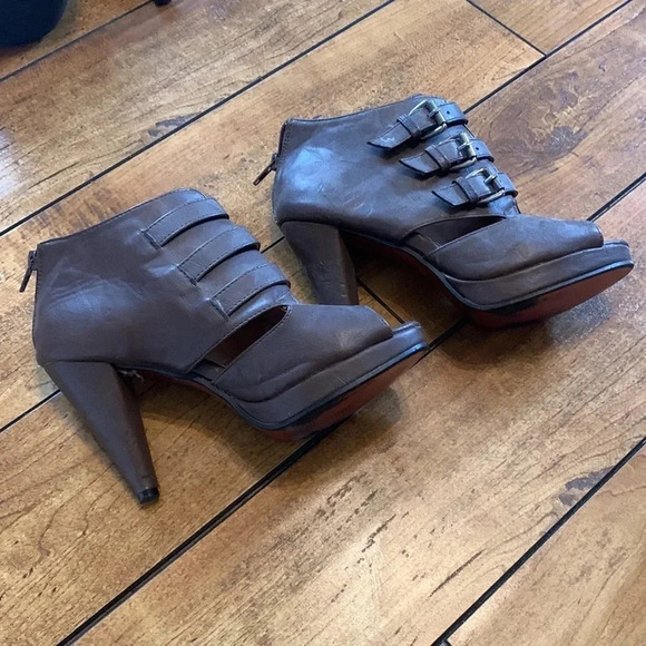 Open toe heel booties - Picture 4 of 8